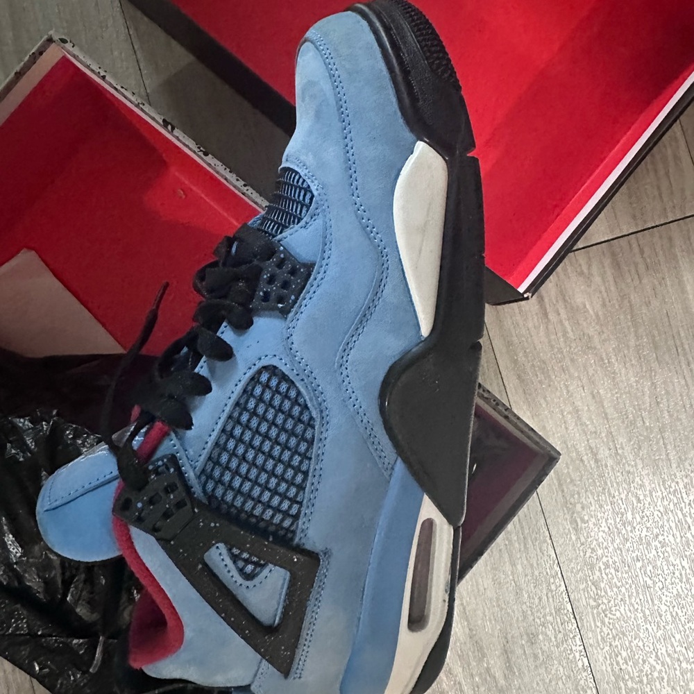 Cactus jack’s retro 4 Jordan’s size 10.5